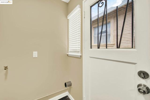 2125 102Nd Ave, Oakland CA: https://media.crmls.org/mediaz/90250b33-ffe2-445a-9bf7-2e0581a630f1.jpg