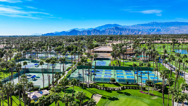 38849 Palm Valley Drive, Palm Desert CA: https://media.crmls.org/mediaz/902539a2-d876-4661-8723-04b0e8e521db.jpg