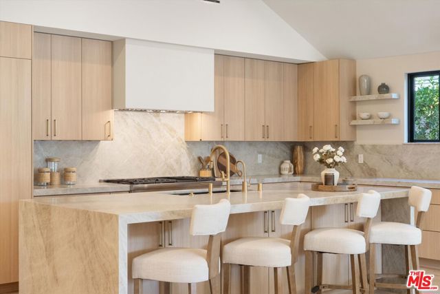 13949 Cumpston Street, Sherman Oaks CA: https://media.crmls.org/mediaz/90264285-008d-4748-b977-d01b1918dbf7.jpg