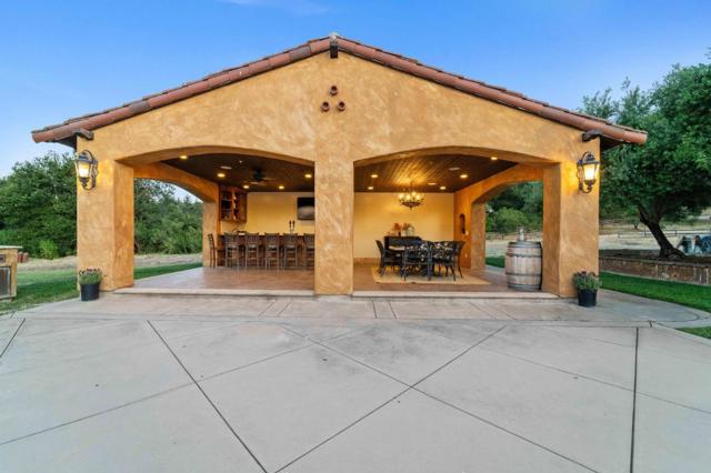 12220 Heritage Way, Gilroy CA: https://media.crmls.org/mediaz/902785d2-dc44-41de-9c0e-846171526222.jpg