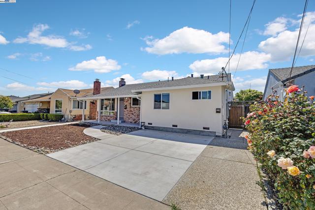 3495 Carrillo Dr, San Leandro CA: https://media.crmls.org/mediaz/9027a771-c00e-4bd0-833b-cece4e6aa027.jpg