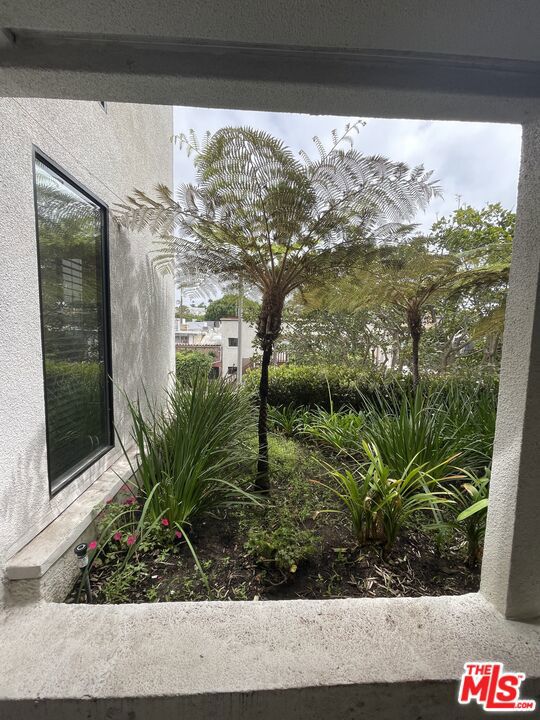 2950 Neilson Way, Santa Monica CA: https://media.crmls.org/mediaz/9027a8de-ce27-45e8-ba5d-328cfc54cd2a.jpg