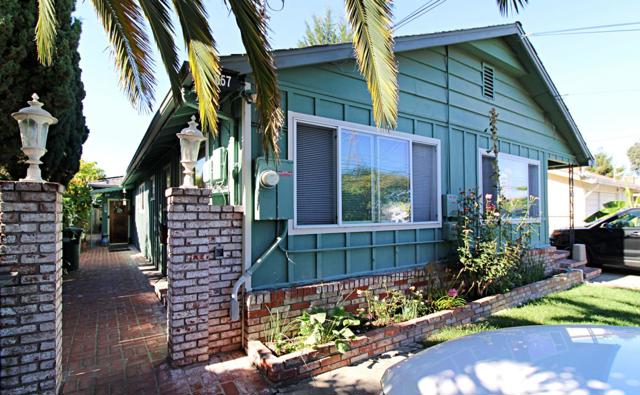 657 2nd Avenue, Redwood City CA: https://media.crmls.org/mediaz/9027d9c8-ae8e-4961-a014-8a1771c5194e.jpg