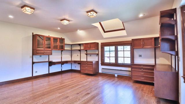 200 Iris Way, Palo Alto CA: https://media.crmls.org/mediaz/90285914-64f9-4d1e-aa02-75cb144ab876.jpg