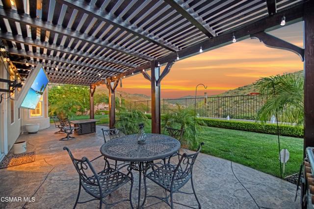 3194 Sunset Hills Boulevard, Thousand Oaks CA: https://media.crmls.org/mediaz/9028a0e1-ffcd-428f-b649-c86fbcb3dbbb.jpg
