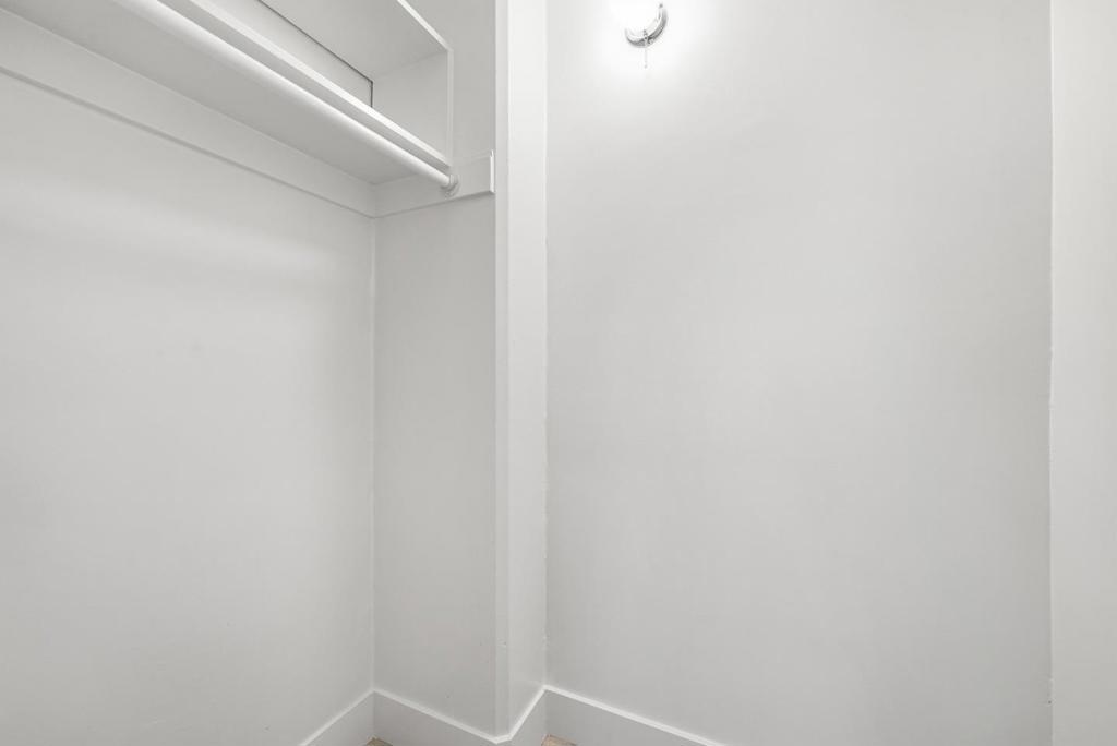 https://media.crmls.org/mediaz/9028c8e3-718d-4b12-94a1-9add13dc3897.jpg?preset=X-Large