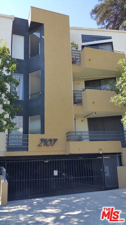 2107 N Beachwood Drive #205
