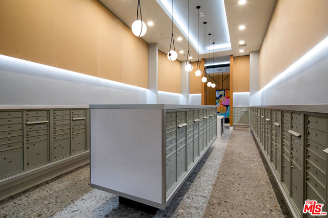 750 S Oxford Avenue, Los Angeles CA: https://media.crmls.org/mediaz/9029d067-e76f-4451-aa3d-913d551f4f1f.jpg