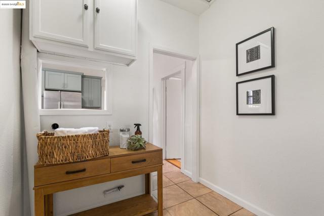 2005 36th Avenue, Oakland CA: https://media.crmls.org/mediaz/902a3782-ce76-48db-8ee2-b73c4debf35d.jpg
