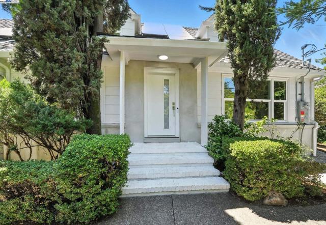 160 Moraga Way, Orinda CA: https://media.crmls.org/mediaz/902a904a-18e4-477d-a402-4458a1c9a69b.jpg