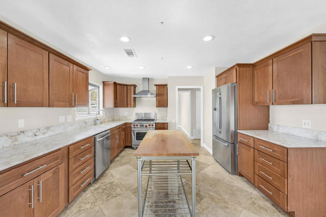 42720 Kansas Street, Palm Desert CA: https://media.crmls.org/mediaz/902ac4d8-c131-433f-83ac-1ea84df002f4.jpg