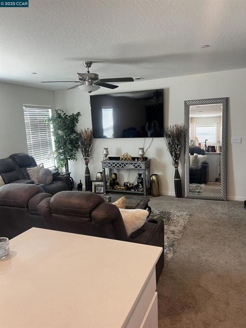 627 Elizabeth Ct, Merced CA: https://media.crmls.org/mediaz/902afff9-e59e-4bb3-a16a-069d257743cb.jpg