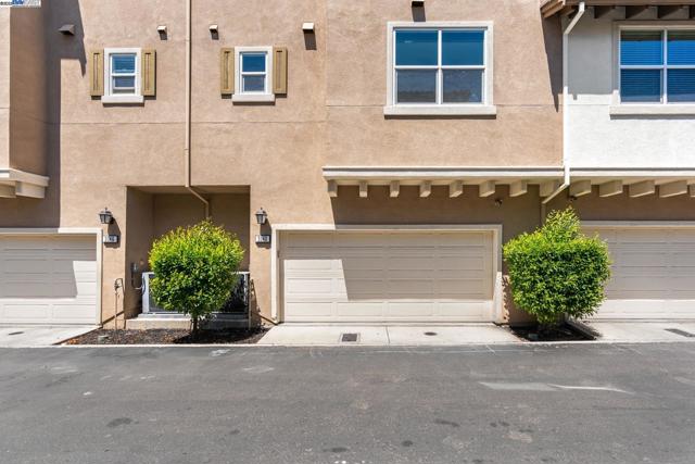 3340 Giovanni Way, Dublin CA: https://media.crmls.org/mediaz/902b6299-9315-4f0b-948d-51a830397459.jpg