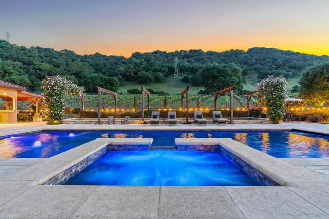 1405 Lakeview Court, San Martin CA: https://media.crmls.org/mediaz/902c6610-4ad6-4e1f-bf80-946215bae542.jpg