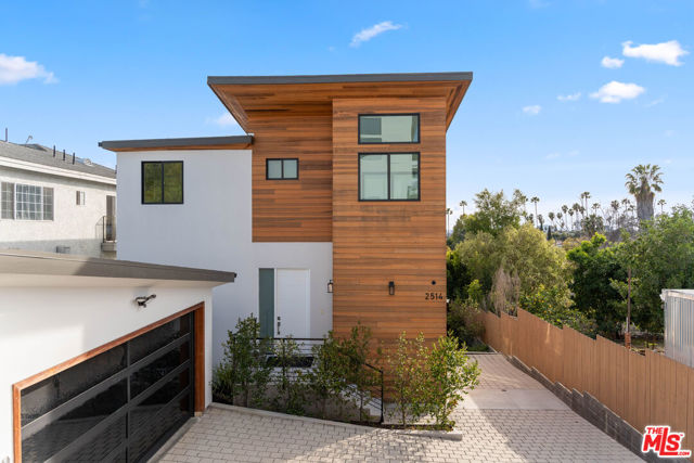 2514 Berkeley Avenue, Los Angeles CA: https://media.crmls.org/mediaz/902d17f7-fa27-46a8-a574-78952bdbf044.jpg