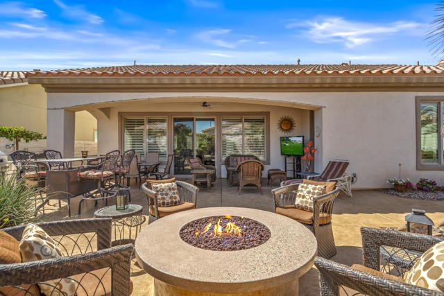 80132 Avenida Santa Olivia, Indio CA: https://media.crmls.org/mediaz/902d45b4-4e42-4b73-81c2-8103e41193db.jpg