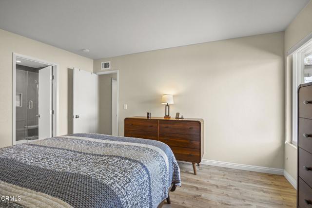 658 Holly Avenue, Oxnard CA: https://media.crmls.org/mediaz/902d79b6-c0e9-4a8a-a755-1ed11a95a645.jpg