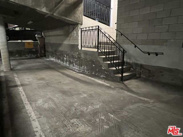 4301 Los Feliz Boulevard, Los Angeles CA: https://media.crmls.org/mediaz/902db938-c1ce-4260-a90d-e806fa667261.jpg