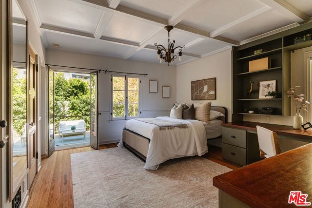 463 N Greencraig Road, Los Angeles CA: https://media.crmls.org/mediaz/902e42f7-8772-4356-b78e-f2c818d9347d.jpg