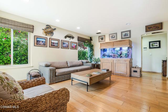 452 Fresh Meadows Road, Simi Valley CA: https://media.crmls.org/mediaz/902e6bde-e823-4b91-9e5c-6027744be9f6.jpg