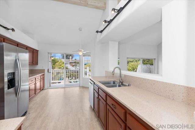 8585 Via Mallorca, La Jolla CA: https://media.crmls.org/mediaz/902e921d-acf9-41b4-8be4-f1818ab662d2.jpg