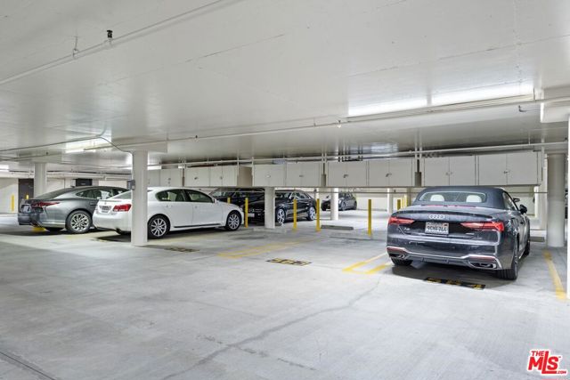 2132 Century Park Lane, Los Angeles CA: https://media.crmls.org/mediaz/902ea6ec-0706-4451-9919-aa13bae9519b.jpg