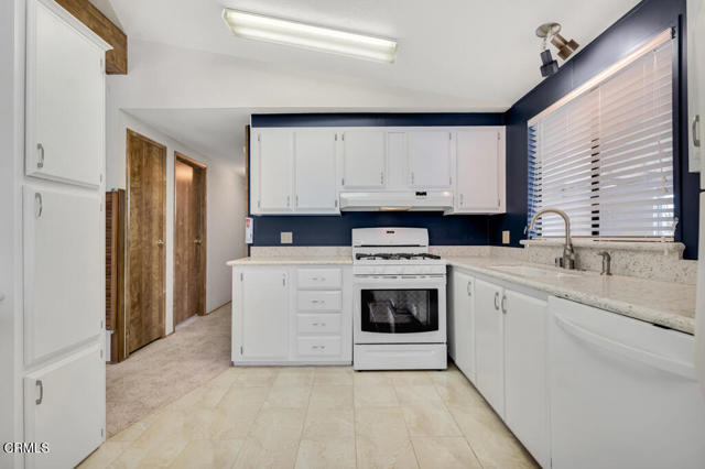 975 W Telegraph Road, Santa Paula CA: https://media.crmls.org/mediaz/903070df-2d55-4b74-911d-43d2a1759067.jpg