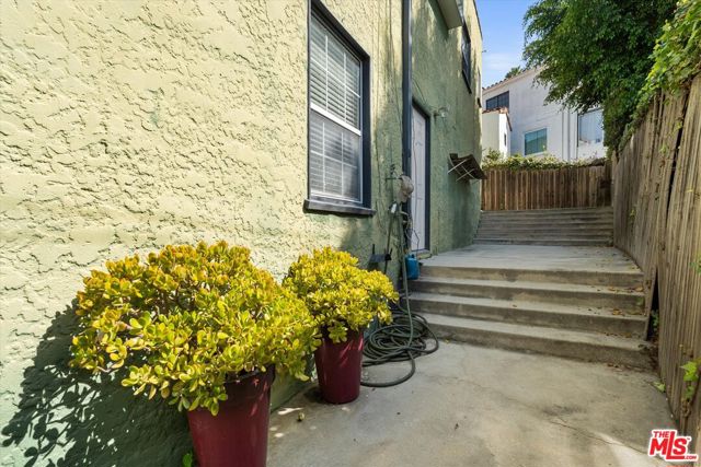 1540 Stanford Drive photo 30