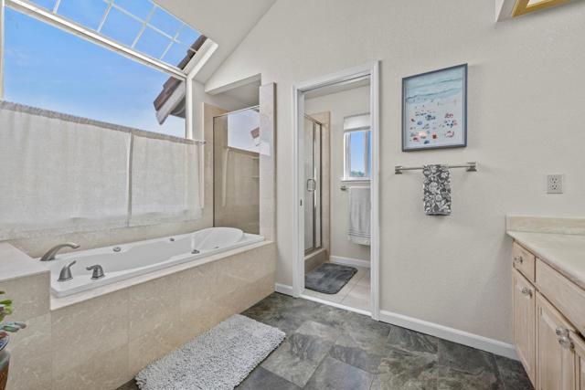 441 Tierra Del Sol, Hollister CA: https://media.crmls.org/mediaz/9031079f-b6dd-426b-b573-597a1a4b5bbd.jpg