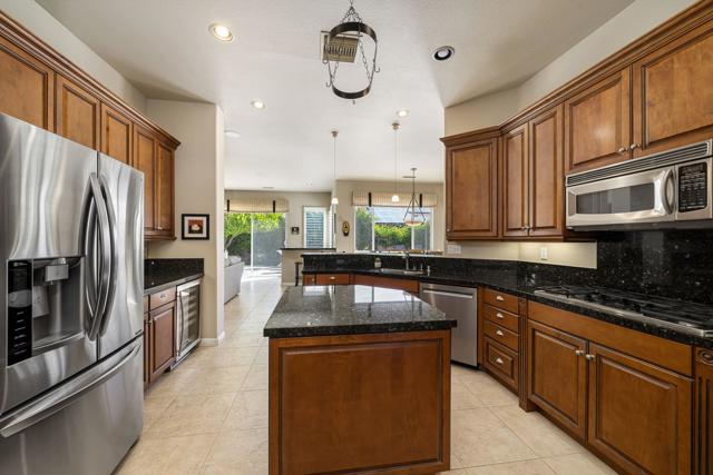 4 Hillcrest Drive, Palm Desert CA: https://media.crmls.org/mediaz/90322c34-53f3-4b76-8bf5-10506cfa680a.jpg