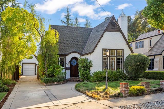16760 Magneson Loop, Los Gatos CA: https://media.crmls.org/mediaz/9032348a-97d5-4d71-bfb4-a122a112cb33.jpg