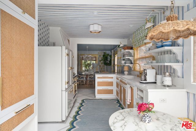 2704 3rd Street, Santa Monica CA: https://media.crmls.org/mediaz/9032913b-9a14-4c7f-a638-eef8c7108a6d.jpg