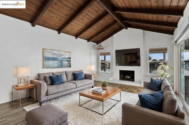 780 Beaver Ln, Discovery Bay CA: https://media.crmls.org/mediaz/9032e584-db82-46a4-8c24-197c10811179.jpg