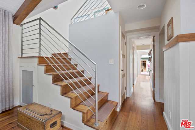 2439 Glyndon Avenue, Venice CA: https://media.crmls.org/mediaz/90337125-d790-4d6b-80f1-2daa6e1b6ddf.jpg