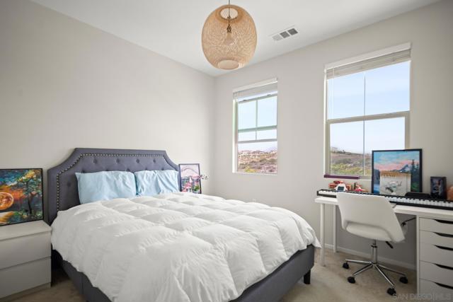 1257 Calle Datura, Chula Vista CA: https://media.crmls.org/mediaz/90340492-d80d-41ee-bf60-e4e2884bf873.jpg