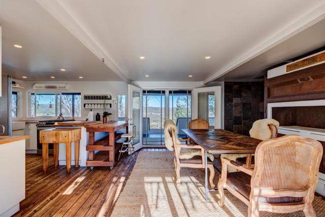 23898 Crown Hill Ln, Escondido CA: https://media.crmls.org/mediaz/90344f80-0a16-49a2-8548-6e655227ba6b.jpg