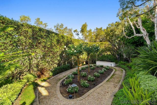 2516 Ruette Nicole, La Jolla CA: https://media.crmls.org/mediaz/90346f6f-31f4-4bc3-9c6b-87834eb51398.jpg