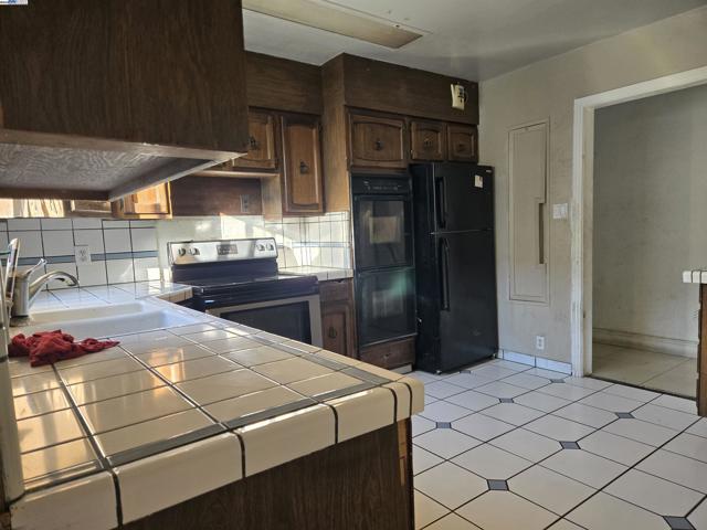 535 W Carlton Way, Tracy CA: https://media.crmls.org/mediaz/90350f7b-a659-4e64-80af-f00c0b97ca54.jpg