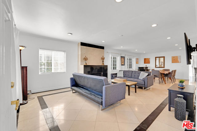 1131 S Swall Drive, Los Angeles CA: https://media.crmls.org/mediaz/903590a0-f31b-46c2-8469-e3d04f071c16.jpg