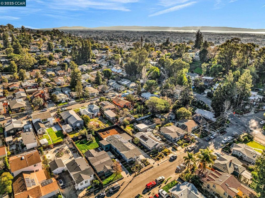 https://media.crmls.org/mediaz/903595f0-db4f-4fce-a937-eaa002a45d36.jpg?preset=X-Large