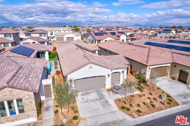 80240 Platinum Way, La Quinta CA: https://media.crmls.org/mediaz/9037bbce-0480-4019-ba25-c10b2b62bd5b.jpg