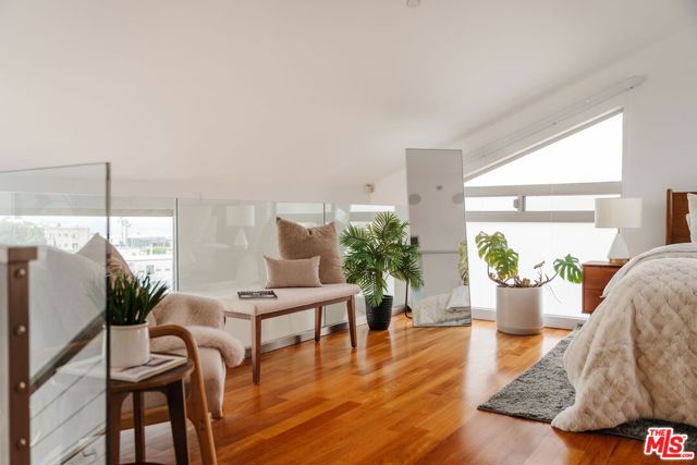 255 Main Street, Venice CA: https://media.crmls.org/mediaz/90381de5-ca5b-4e19-bba5-0440937eb852.jpg