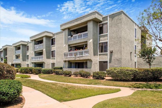 1050 E Washington, Escondido CA: https://media.crmls.org/mediaz/90386845-53f8-413b-8aa6-85ea13195a60.jpg