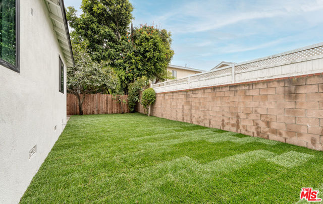 12034 Alberta Drive, Culver City CA: https://media.crmls.org/mediaz/90388c13-0eb9-489c-a857-7acc94e65c56.jpg