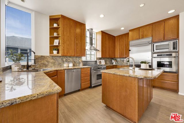 7019 E Seaside Walk, Long Beach CA: https://media.crmls.org/mediaz/9039249b-adac-47f4-bf40-29bae7554667.jpg