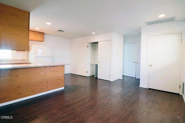 3115 Dwight Avenue, Camarillo CA: https://media.crmls.org/mediaz/90396cb8-244d-41eb-b338-ce9ceda8654e.jpg