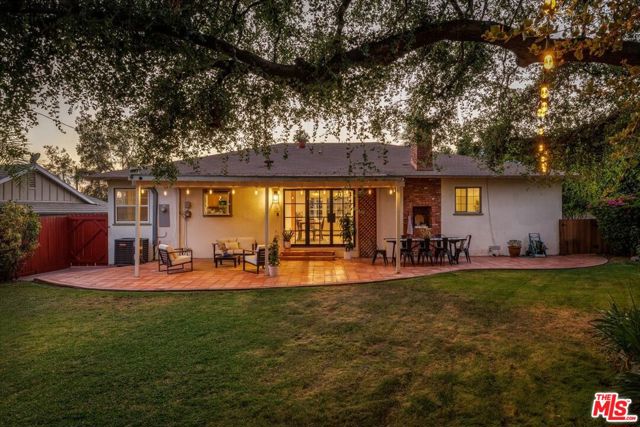 336 N Bradoaks Avenue, Monrovia CA: https://media.crmls.org/mediaz/90398611-b86c-4e9f-bdc7-e4c9b306a5b5.jpg