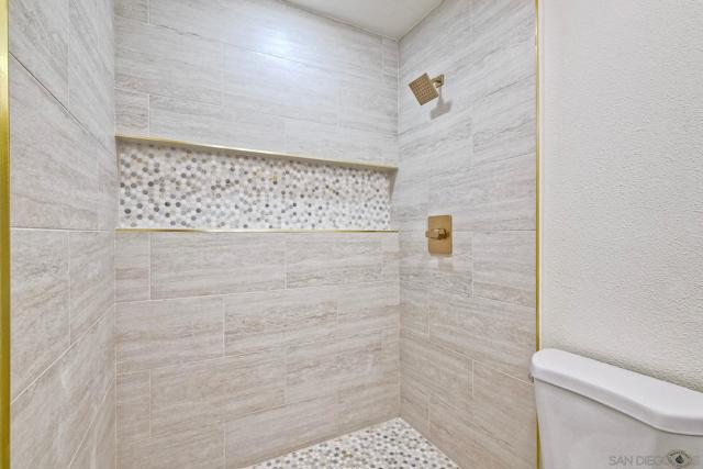 13356 Corte De Comares, San Diego CA: https://media.crmls.org/mediaz/90399a53-7782-4ad7-8f86-aa5f60314e5f.jpg