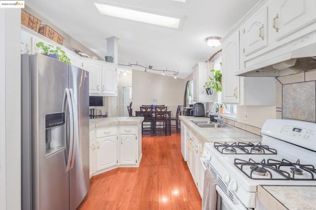 16711 Marsh Creek Rd, Clayton CA: https://media.crmls.org/mediaz/9039a73d-bc28-4a7b-a279-40045ff1c2d5.jpg