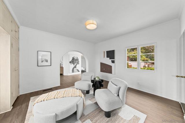 7520 Hillside Dr, La Jolla CA: https://media.crmls.org/mediaz/9039d708-5cfe-42f3-8358-4e4d48f03c64.jpg